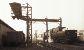 "Urządzenie transportowe do nawęglania parowozów w Szopienicach", 1983. Fot. J....